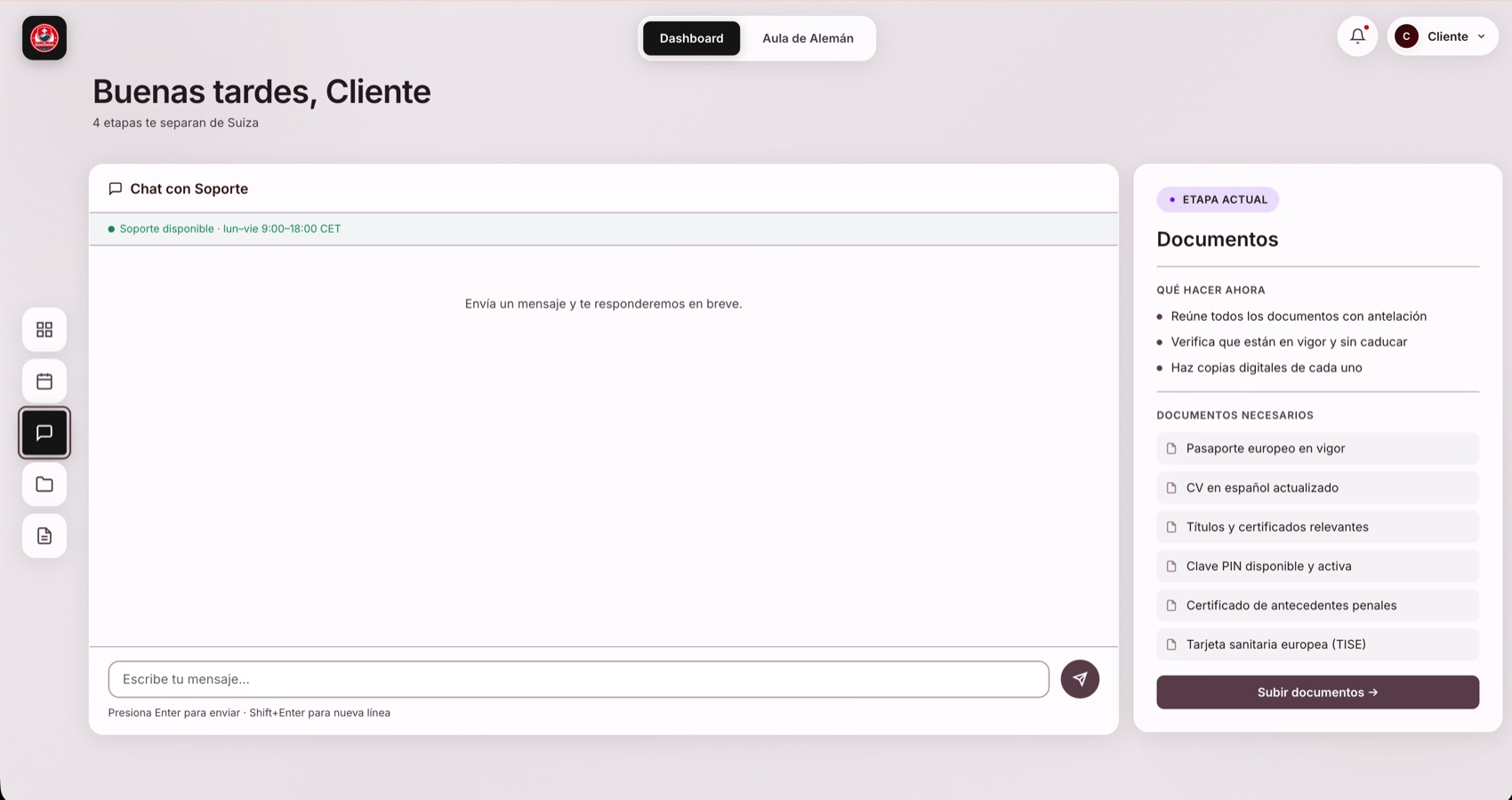 Chat de soporte dentro del portal junto al checklist de documentos necesarios del cliente.